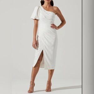 Astr the label JOELLE ONE SHOULDER MIDI DRESS ,Size S